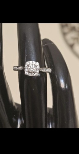 White gold halo diamond - gold,
