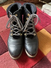 RAVEL Walking Boots Style