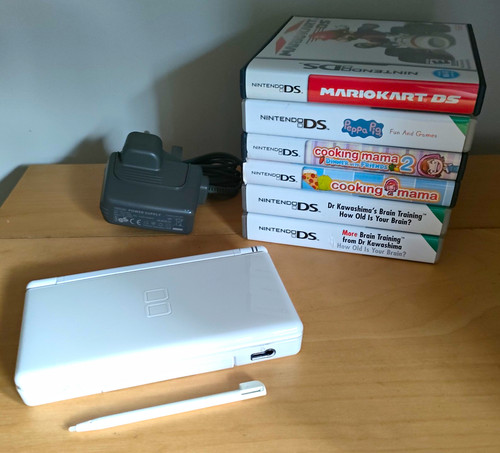 Nintendo lite white - nintendo,