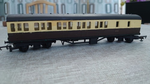 Triang carriage repainted gwr - repainted,
