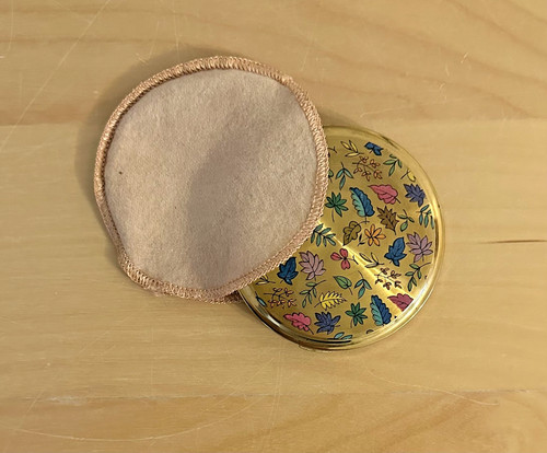 Vintage darling powder - powder, compact