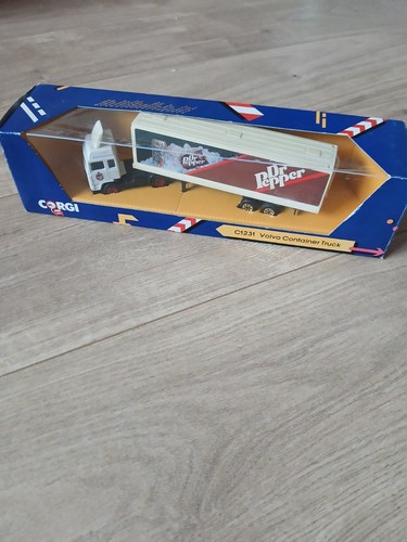 Vintage 1985 corgi c1231 volvo - vintage,