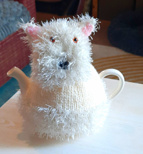 Yarn knitted tea cosy white - cosy,