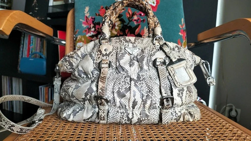 Prada 2010 genuine - 2010, python