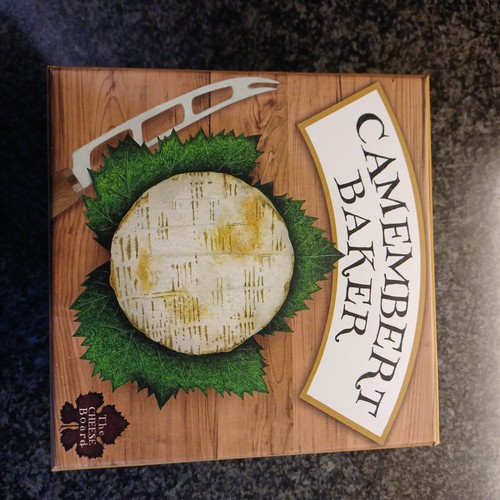 Camembert cheese baker baking - cheese, baker.