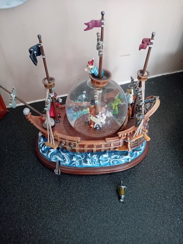 Snowglobe disney peter pan - snowglobe,