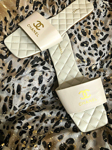 Chanel white quilted leather - quilted,