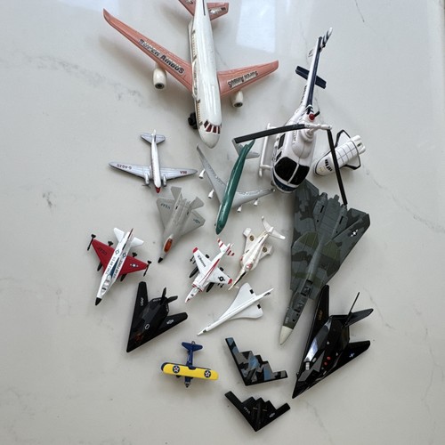 Mixed lot diecast plastic - mixed,