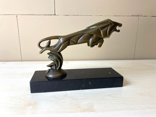 Lion jumping car mascot - lion,