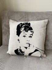 Audrey Hepburn cushion pre