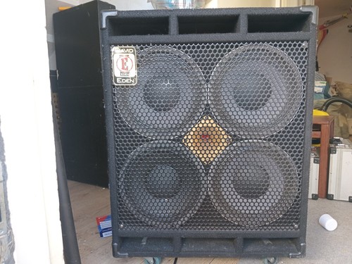 Bass speaker cabinet - ,