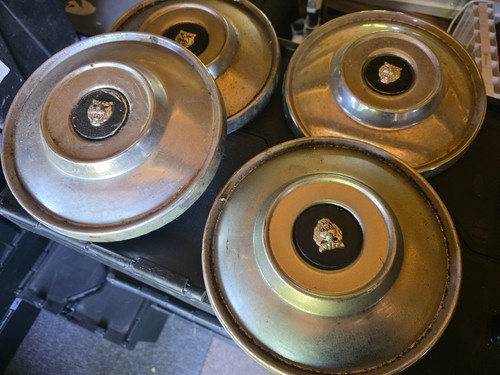 Jaguar mk10 420g xj6 hubcaps - jaguar,