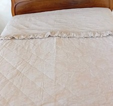 Sheridan Luxury Bedspread Throw Quilted King Size Light Gold Damask Pattern 