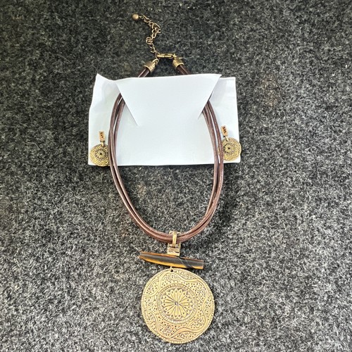 Chico gold tone round - gold,