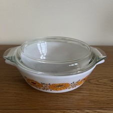 Vintage Sunflowers Pyrex Small Casserole Dish with Lid Excellent Condition
