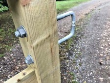 Double leg gate striker equine