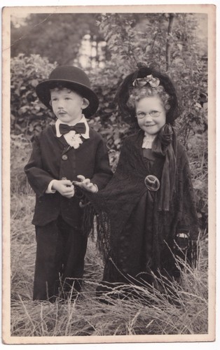 Antique photo children dressed - antique,
