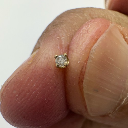 Gold nose stud with round - 14,
