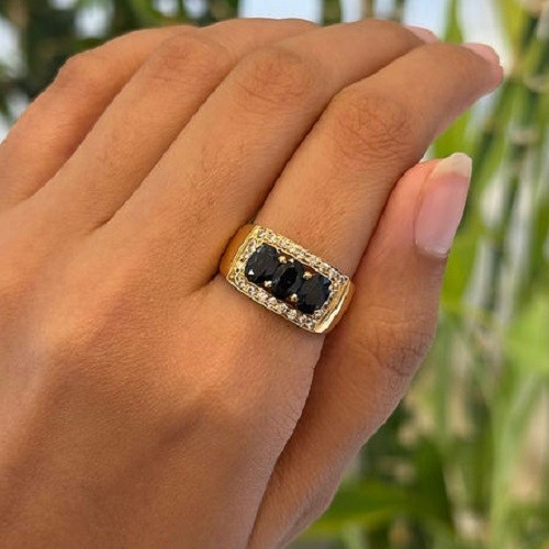 Natural blue sapphire - blue,