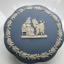 Vintage Wedgwood Jasperware  Blue lidded Trinket Box Round 1975 Scalloped edge 
