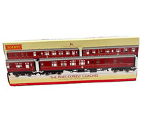 Hornby R4229 The Pines Express Coach Pack OO Gauge