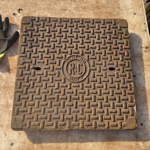 Cast iron manhole cover 528mm - iron,