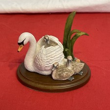 COUNTRY ARTISTS SWAN WITH