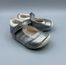 NEW Clarks "Little Lou" Girls Silver Leather First Cruiser Shoes UK 2 F