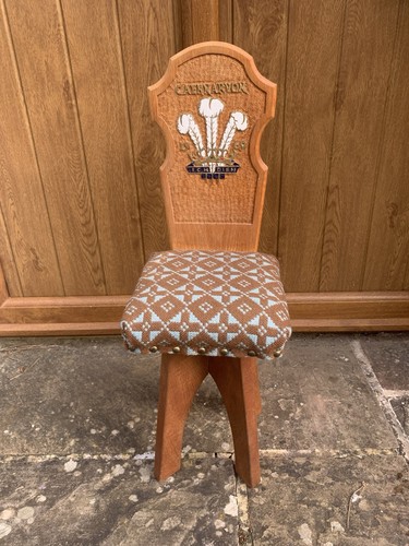 Child investiture chair - child’s,