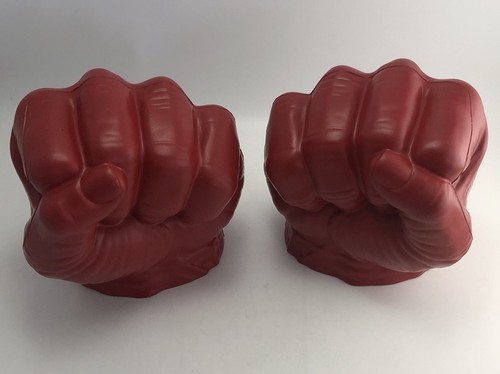 Red hulk fists hasbro 2023 - hasbro,