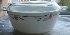 LOVELY WAVY FLOWER PATTERN VINTAGE PYREX GLASS CASSEROLE LIDDED DISH