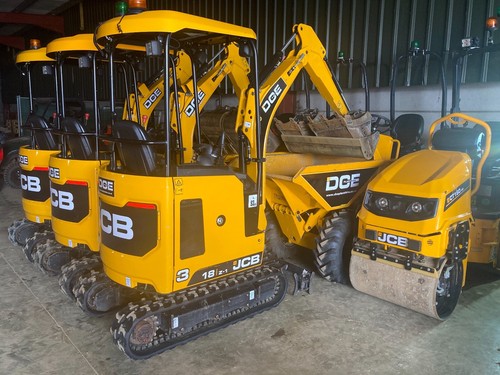 Mini digger hire ton - mini,