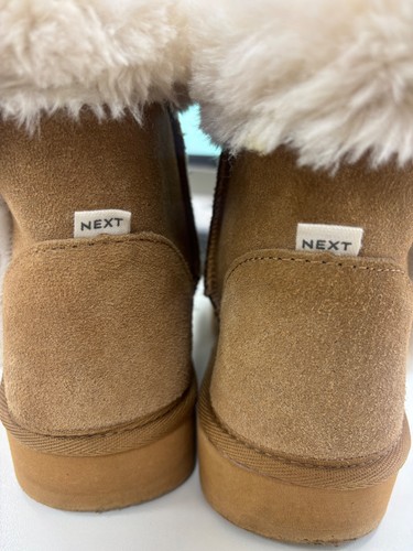 Girls next size fluffy boots - 4,