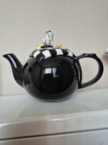 Cute 1990 snovelty - teapot, with