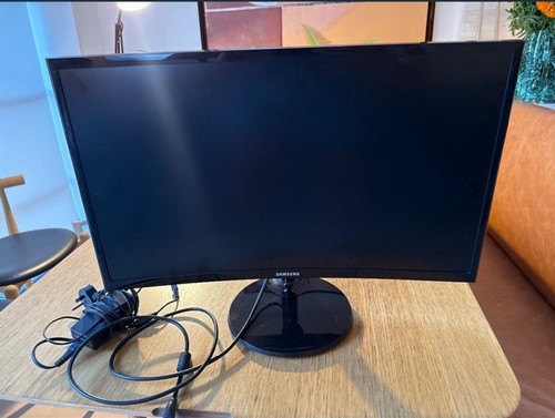 Samsung curved monitor - curved,