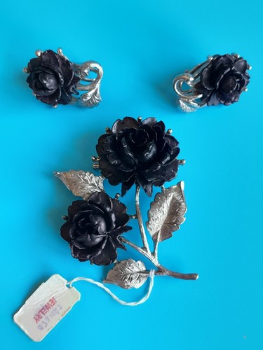Vintage nice silver tone - nice, black