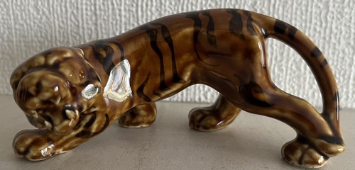 Hand made porcelain crouching - porcelain,
