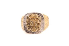 18ct Gold Signet Ring Stunning