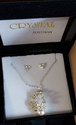 Silver floral pendant necklace - silver,