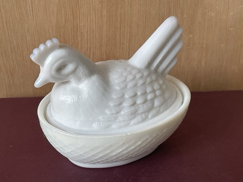 Milk glass vintage hen - hen, chicken