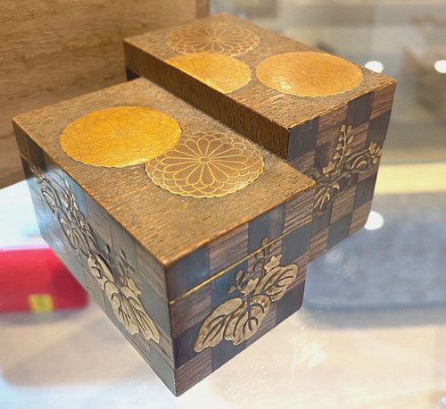 Antique chrysanthemum maki - antique, maki-e