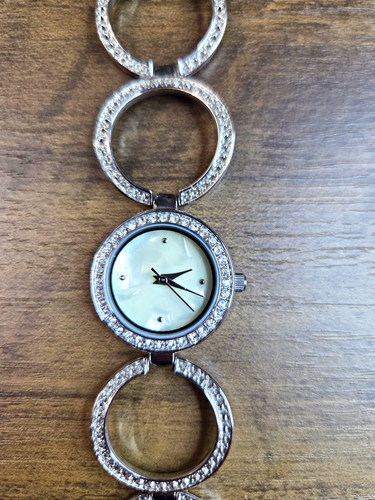 Avon quartz analogue - quartz,