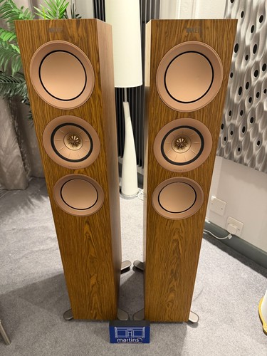 Kef floor standing speakers - r5,