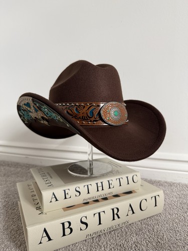 Cowboy cowgirl hat - cowgirl, in