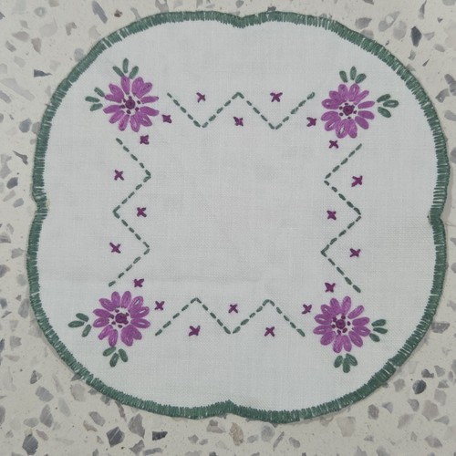 Vintage scalloped embroidered - vintage,