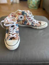 Converse Size 7 - WONDER WOMAN - High Tops Good Condition 