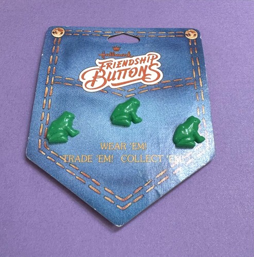 Vintage plastic frog buttons - plastic,