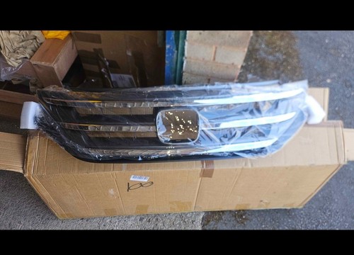 Front upper bumper - front, grille