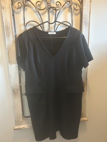 Petite black sleeveless line - black,