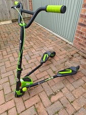 Yvolution Fliker Carver C3 Scooter  - Green